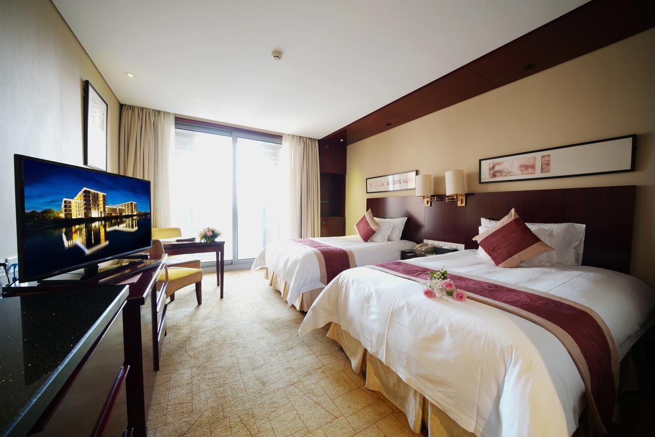 הוינאן Howard Johnson Plaza Lingang Shanghai מראה חיצוני תמונה