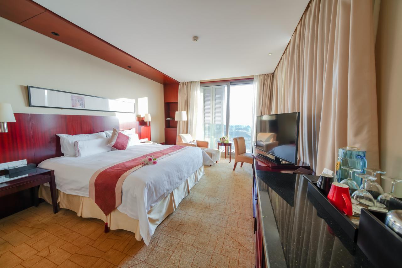 הוינאן Howard Johnson Plaza Lingang Shanghai מראה חיצוני תמונה