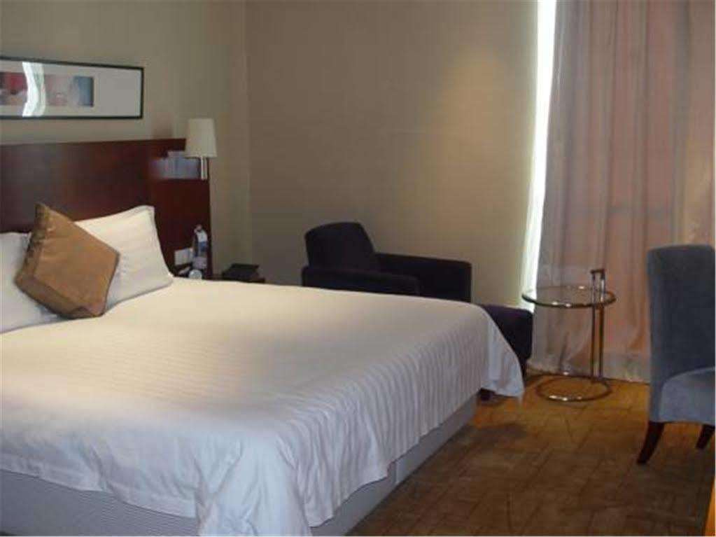 הוינאן Howard Johnson Plaza Lingang Shanghai מראה חיצוני תמונה