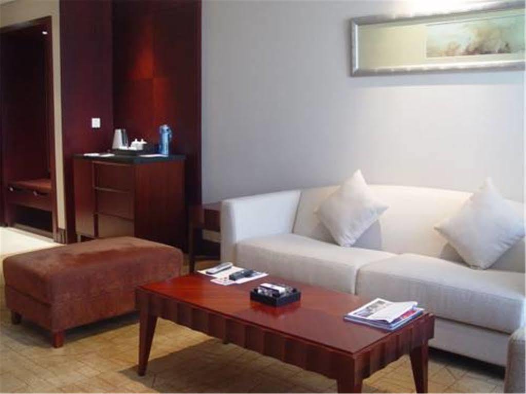 הוינאן Howard Johnson Plaza Lingang Shanghai מראה חיצוני תמונה